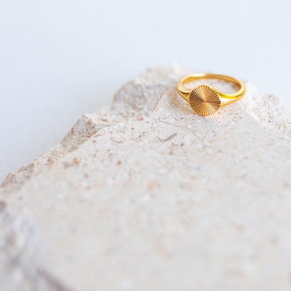 Ring Sunburst GORGEOUS WATERPROOF Ring Signet Ring Gold Ring Gift for her - Picture 6 of 8